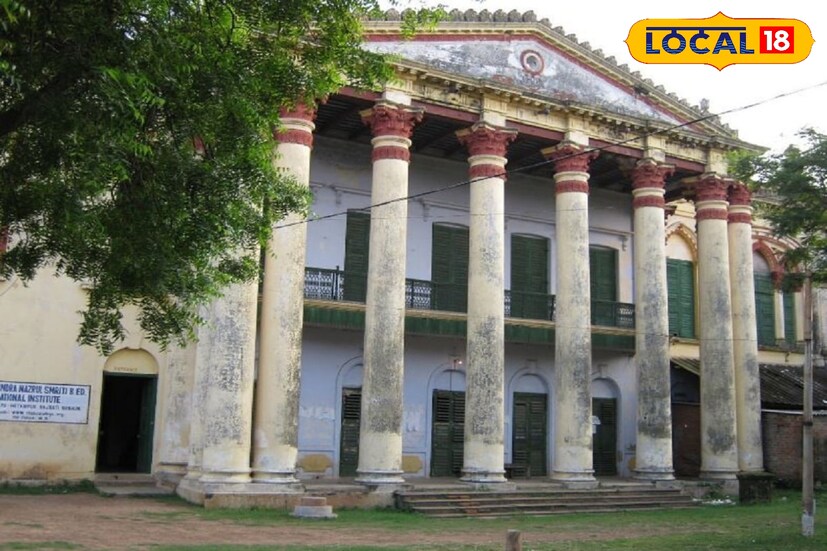 এই রাজবাড়িটি মুর্শিদাবাদের হাজারদুয়ারির সঙ্গে বেশ মিল রয়েছে। শুধু তাই নয়, জানা যায় একসময় ছিল ৯৯৯ টি দরজা এই হেতমপুর রাজবাড়িতে। হাজারদুয়ারির সম্মানার্থে ১টি দরজা কম রাখা হয়েছিল এই রাজ বাড়িতে। অনেকেই এই হেতমপুরকে এক টুকরো হাজারদুয়ারি বলে থাকেন। এখানকার রাজবাড়িটিতে ৯৯৯টি দরজা থাকার জন্য এটি 'হেতমপুর হাজারদুয়ারি' নামে খ্যাত। চারিধারে জঙ্গলে ঘেরা গাছ গাছালি এবং পাখিদের কোলাহল তার সঙ্গে গা ছমছমে এক পরিবেশ আপনার মন মুগ্ধ করতে বাধ্য।