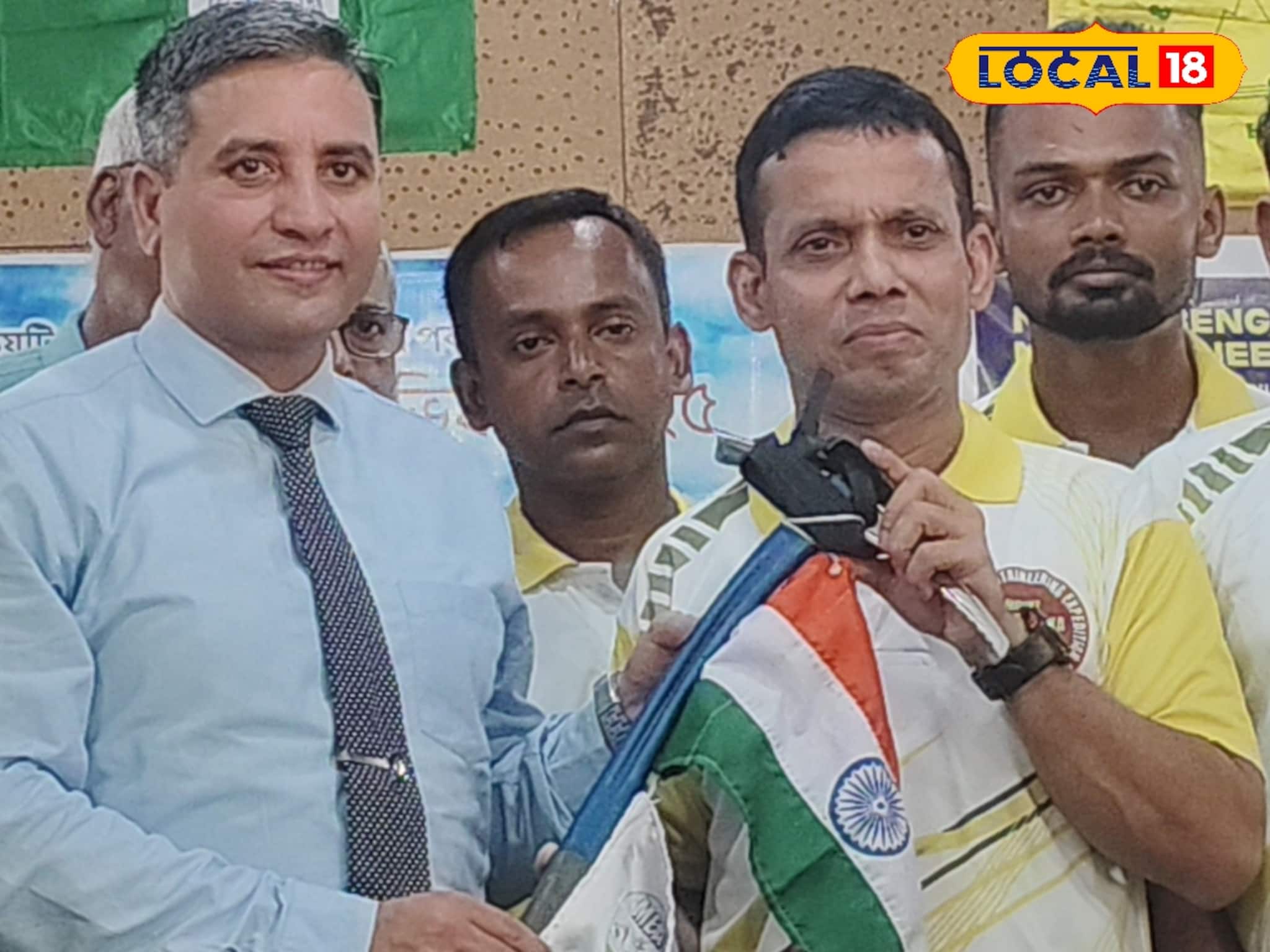 লাদাখের পোলোগংকার পথে ১২ অভিযাত্রী, জাতীয় পতাকা উত্তোলন করে যাত্রা শুরু
