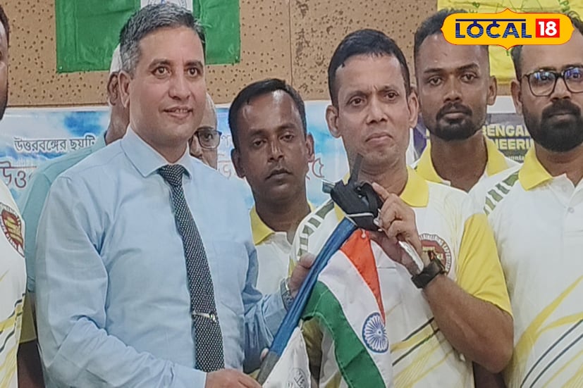 দুই মহিলা ও ১০ জন পুরুষ মিলে এই প্রথম পোলোগংকা শৃঙ্গ জয়ের উদ্দেশে রওনা দিকলেন, জাতীয় পতাকা উত্তোলন করে শুরু যাত্রা। দুই মহিলা ও ১০ জন পুরুষ মিলে এই প্রথম পোলোগংকা শৃঙ্গ জয়ের উদ্দেশে রওনা দিকলেন, জাতীয় পতাকা উত্তোলন করে শুরু যাত্রা।