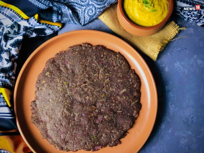 এছাড়াও, রাগি আয়রনেরও একটি ভালো উৎস, যা অ্যানিমিয়ার বিরুদ্ধে লড়াইয়ে সহায়তা করে। শরীরে আয়রনের অভাবে ক্লান্তি, দুর্বলতা এবং রক্তের অভাব হতে পারে। রাগির রুটির নিয়মিত গ্রহণ এই অভাব পূরণ করতে পারে।