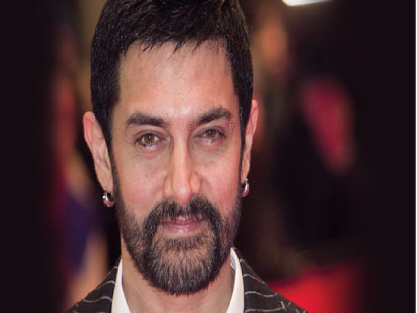 থেরাপির মাধ্যমে হিলিং:আমির খান স্বীকার করে নিয়েছেন যে, বিগত চার বছর ধরে থেরাপি নিচ্ছিলেন তিনি। এ-ও স্বীকার করে নিয়েছেন যে, থেরাপি সেশনের মাধ্যমে তাঁর ব্যক্তিগত বিকাশ তাঁর নতুন সম্পর্কের উপরেও উল্লেখযোগ্য প্রভাব ফেলেছে। আর নিজের উপর মনোযোগ দেওয়ার ফলে আমিরের এক অন্য রূপের সন্ধান পেয়েছেন গৌরী। আসলে অভিনেতাকে তিনি আরও আত্ম-সচেতন, সেটলড এবং আবেগগত দিক থেকে আরও শক্তিশালী রূপে পেয়েছেন।