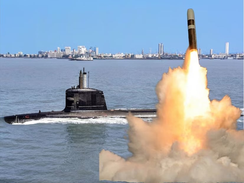 বিশেষভাবে S-5 SSBN ক্লাস সাবমেরিনের জন্য ডিজাইন করা হয়েছে: হায়দরাবাদে অবস্থিত DRDO-এর অ্যাডভান্সড নাভাল সিস্টেমস ল্যাবরেটরিতে K-6 SLB তৈরি করা হচ্ছে। K-6 বিশেষভাবে S-5 SSBN ক্লাস সাবমেরিনের জন্য তৈরি করা হচ্ছে। S-5 SSBN ক্লাস সাবমেরিনটি অরিহন্ত সাবমেরিনের তুলনায় আরও আধুনিক, উন্নত এবং মারাত্মক। এই সাবমেরিনটি ১২ মিটার লম্বা এবং ২ মিটার চওড়া বলে জানা গিয়েছে। এটি দুই থেকে তিন টন ওয়ারহেড বহন করতেও সক্ষম হবে। সবচেয়ে বড় কথা হল K-6 ক্লাস ব্যালিস্টিক মিসাইলটি MIRV দিয়েও সজ্জিত থাকবে। এটি এর ক্ষমতা আরও বৃদ্ধি করবে। (Representative Image)