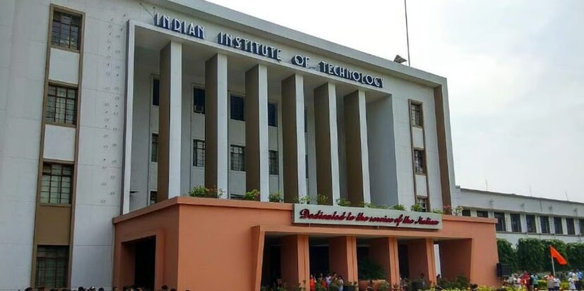 ইন্ডিয়ান ইনস্টিটিউট অফ টেকনোলজি (IIT)- তে ভর্তির জন্য আগ্রহী শিক্ষার্থীদের সবচেয়ে বেশি জানতে চান, BTech সহ বিভিন্ন সিলেবাসের জন্য IIT-র ফি। IIT-তে পড়ার খরচ কত? দরিদ্র শিক্ষার্থীদের জন্য IIT ফি কত? IIT-তে BTech ফি কত? এই ধরণের প্রশ্ন প্রায়শই শিক্ষার্থী এবং অভিভাবকদের মনে জাগে, এই ধরণের প্রশ্নের উত্তর নিয়ে এসেছি।