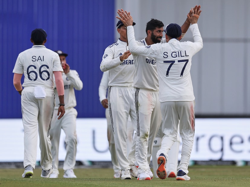 দ্বিতীয় টেস্টে ঐতিহাসিক জয়ের পরও লর্ডসে ভারতীয় দলের একাদশ কেমন হবে তা নিয়ে রয়েছে জোর জল্পনা। কারণ জসপ্রীত বুমরাহের ফেরা সহ একাধিক নতুন সমীকরণ সামনে এসেছে। যার ফলে তৃতীয় টেস্টে ভারতীয় দল প্রথম একাদশে একাধিক চমক দিতে পারে।