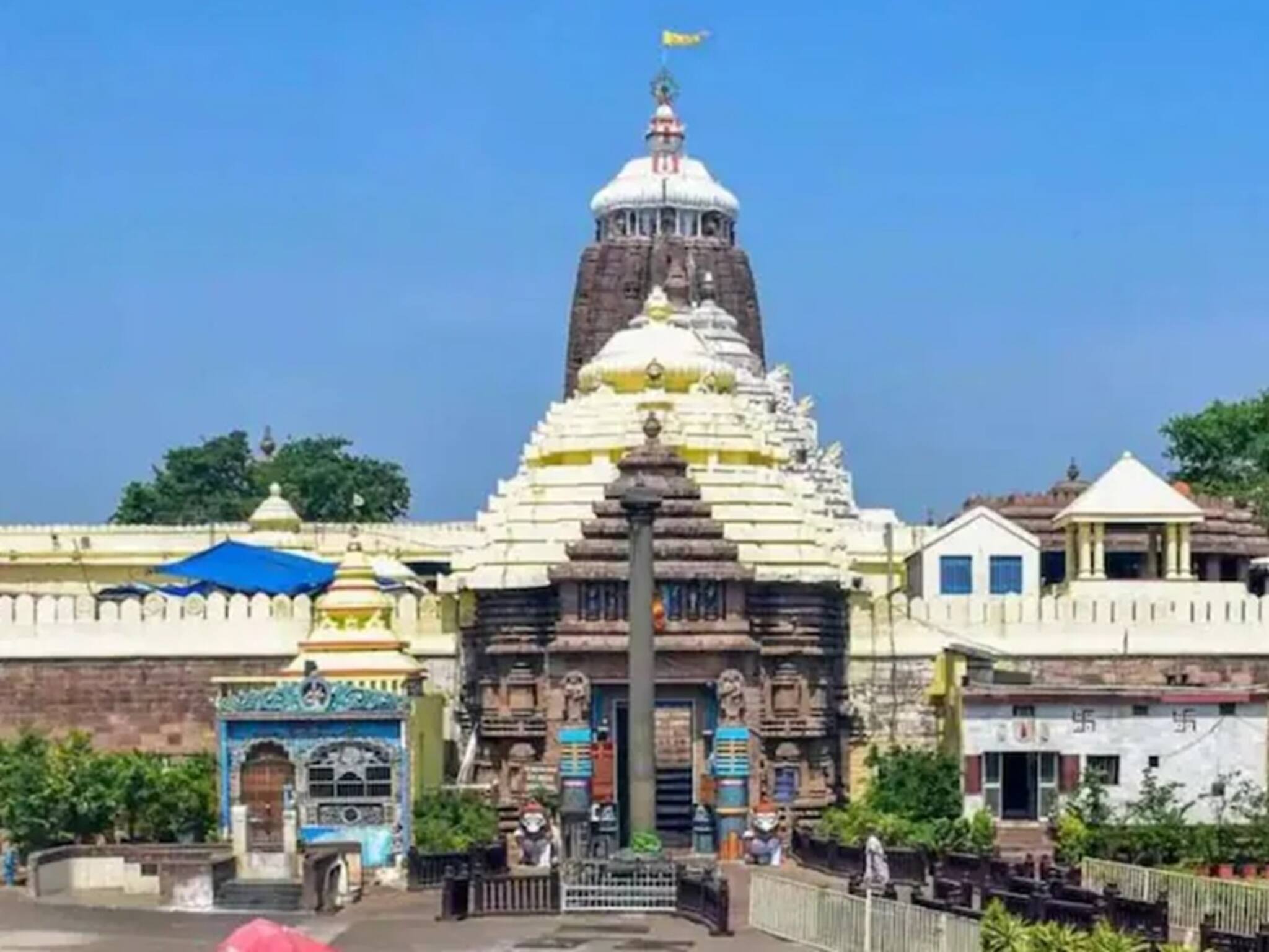 পুরীর জগন্নাথদেবের মন্দিরের তৃতীয় সিঁড়ির রহস্যটা ঠিক কী? কেন সিঁড়ির এই ধাপে পা রাখেন না ভক্তরা? এই মন্দিরের সঙ্গে জড়িয়ে থাকা রহস্যময় বিষয়গুলি আজও বিস্ময়ের উদ্রেক করে