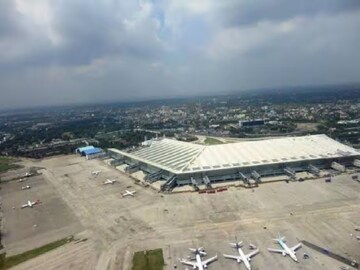 Kolkata Airport: দমদম-মধ্যগ্রাম-বিরাটি-বাগুইআটি এলাকার মানুষের জন্য বড় খবর! আহমেদাবাদ বিমান দুর্ঘটনার পর এবার বাড়ি-ফ্ল্যাট নিয়ে বিরাট সিদ্ধান্ত AAI-এর