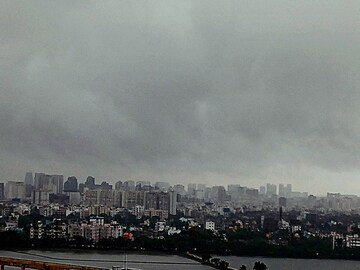 রাজ্য জুড়ে ঝড়-বৃষ্টি, কলকাতা-সহ দক্ষিণবঙ্গের বেশিরভাগ জেলাতেই ভারী বর্ষণের পূর্বাভাস ! রাজ্য জুড়ে ঝড়-বৃষ্টি, কলকাতা-সহ দক্ষিণবঙ্গের বেশিরভাগ জেলাতেই ভারী বর্ষণের পূর্বাভাস !