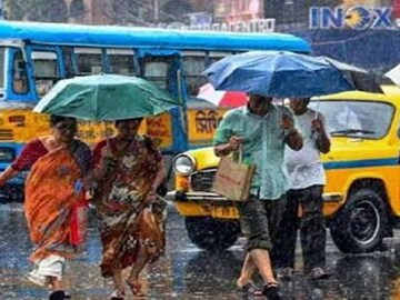 বর্ষার শহরে স্কুল ছুটির সময় শহরে ট্র্যাফিক জট (File Photo)