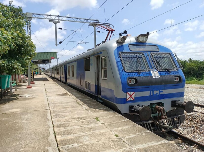 যাত্রাপথ সংক্ষিপ্ত করা হয়েছে আসানসোল-পুরুলিয়া-আসানসোল মেমু প্যাসেঞ্জারের। আগামী ৭ ও ১০ অক্টোবর আসানসোল-পুরুলিয়া-আসানসোল মেমু প্যাসেঞ্জারের আদ্রা রেল স্টেশনে যাত্রা সমাপ্ত ও সূচনা হবে। আদ্রা-পুরুলিয়া-আদ্রা সেকশনে পরিষেবা বাতিল থাকবে।