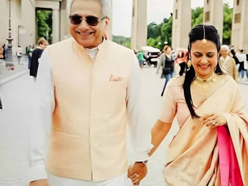 তৃণমূল কংগ্রেসের সাংসদ মহুয়া মৈত্র সম্প্রতি জার্মানিতে একটি ব্যক্তিগত অনুষ্ঠানে সিনিয়র অ্যাডভোকেট এবং প্রাক্তন বিজেডি সাংসদ পিনাকী মিশ্রের সঙ্গে বিবাহ বন্ধনে আবদ্ধ হয়েছেন। বিয়ে-পর্ব মেটার পর এবার দম্পতির বিয়ের নাচের একটি হৃদয়গ্রাহী ভিডিও সোশ্যাল মিডিয়ায় ভাইরাল হয়েছে।