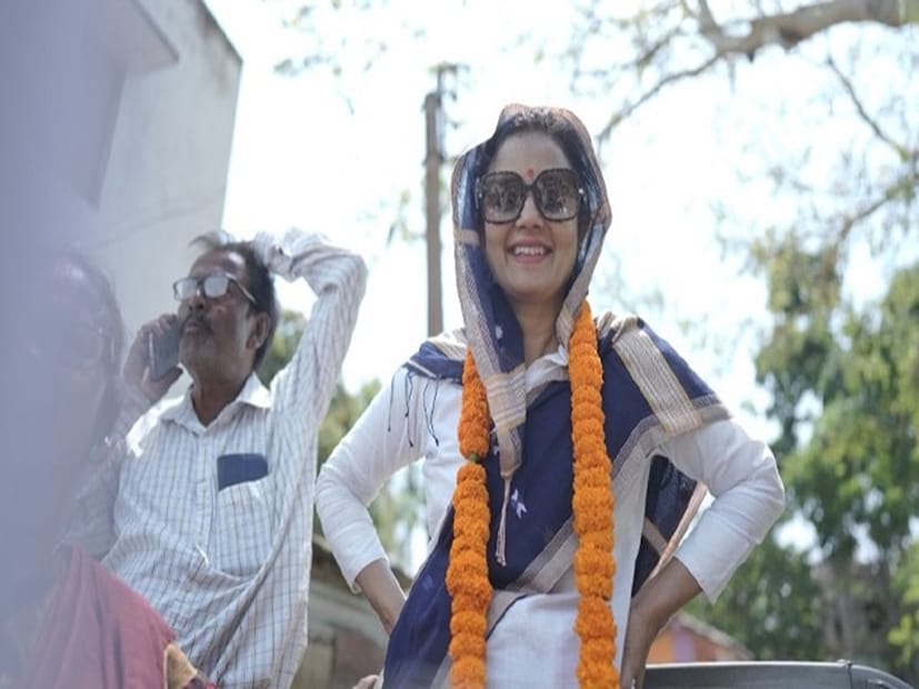 এখানেই থেমে থাকেননি মহুয়া। তাঁর আবেদন, অন্য কোনও রাজ্যে যাতে অনুরূপ নির্দেশ না দেওয়া হয়, সেই ব্যবস্থা করুক সুপ্রিম কোর্ট। মহুয়া আদালতে মামলার এই নথি সমাজমাধ্যমে পোস্ট করে লিখেছেন, ''নির্বাচন কমিশনের এসআইআর-এর নির্দেশ চ্যালেঞ্জ করে এইমাত্র সুপ্রিম কোর্টে একটা মামলা করলাম। বাংলা-সহ অন্যান্য রাজ্যে যাতে এই পদক্ষেপ না করা হয়, তার জন্য স্থগিতাদেশও চেয়েছি।''