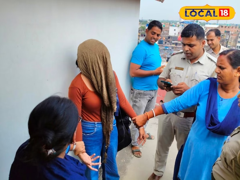 হোটেলের টপ ফ্লোরে ঘর ভাড়া করে ভালবাসায় জড়িয়ে ছিলেন প্রেমিকা ও তাঁর প্রেমিক, হঠাৎ পুলিশ নিয়ে হোটেলে হানা স্বামীর। দরজা খুলতেই অন্তরঙ্গ মুহূর্তের অবস্থায় জানালা দিয়ে লাফ প্রেমিকের। ঘটনাকে ঘিরে ব্যাপক শোরগোল মালদহের কালিয়াচক থানার চৌরঙ্গী সংলগ্ন এলাকায়। 