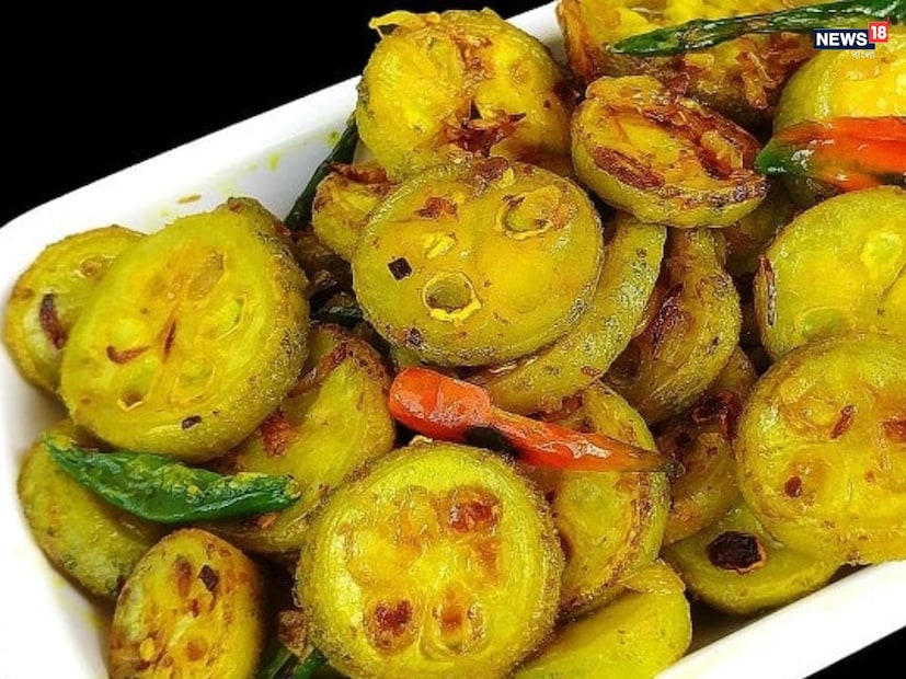 কাঁকরোল বাইরের অংশটি ছাড়িয়ে ভেজে খাওয়া হয়। এটি স্বাদ এবং স্বাস্থ্যের জন্যও উপকারী। গর্ভবতী মহিলারা, যারা ওষুধ গ্রহণ করেন, তাঁদের চিকিৎসকের পরামর্শ অনুযায়ী এটি খাওয়া উচিত। (Disclaimer: উপরোক্ত বিষয়গুলি মানতে নিউজ ১৮ বাংলা বাধ্য বা অনুরোধ করেনা নিজের বিচার বুদ্ধি সহযোগে সিদ্ধান্ত নিন ৷)