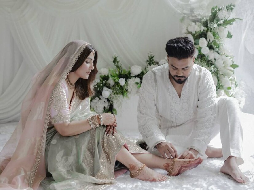 হিনা খান এবং রকি জয়সওয়াল 'ইয়ে রিশতা কেয়া কেহলাতা হ্যায়'র সেটে দেখা করেছিলেন। শোয়ে অভিনেত্রী অক্ষরার চরিত্রে অভিনয় করেছিলেন এবং রকি ছিলেন সুপারভাইজিং প্রযোজক। সময়ের সঙ্গে তাদের সম্পর্ক প্রেমে পরিণত হয়।