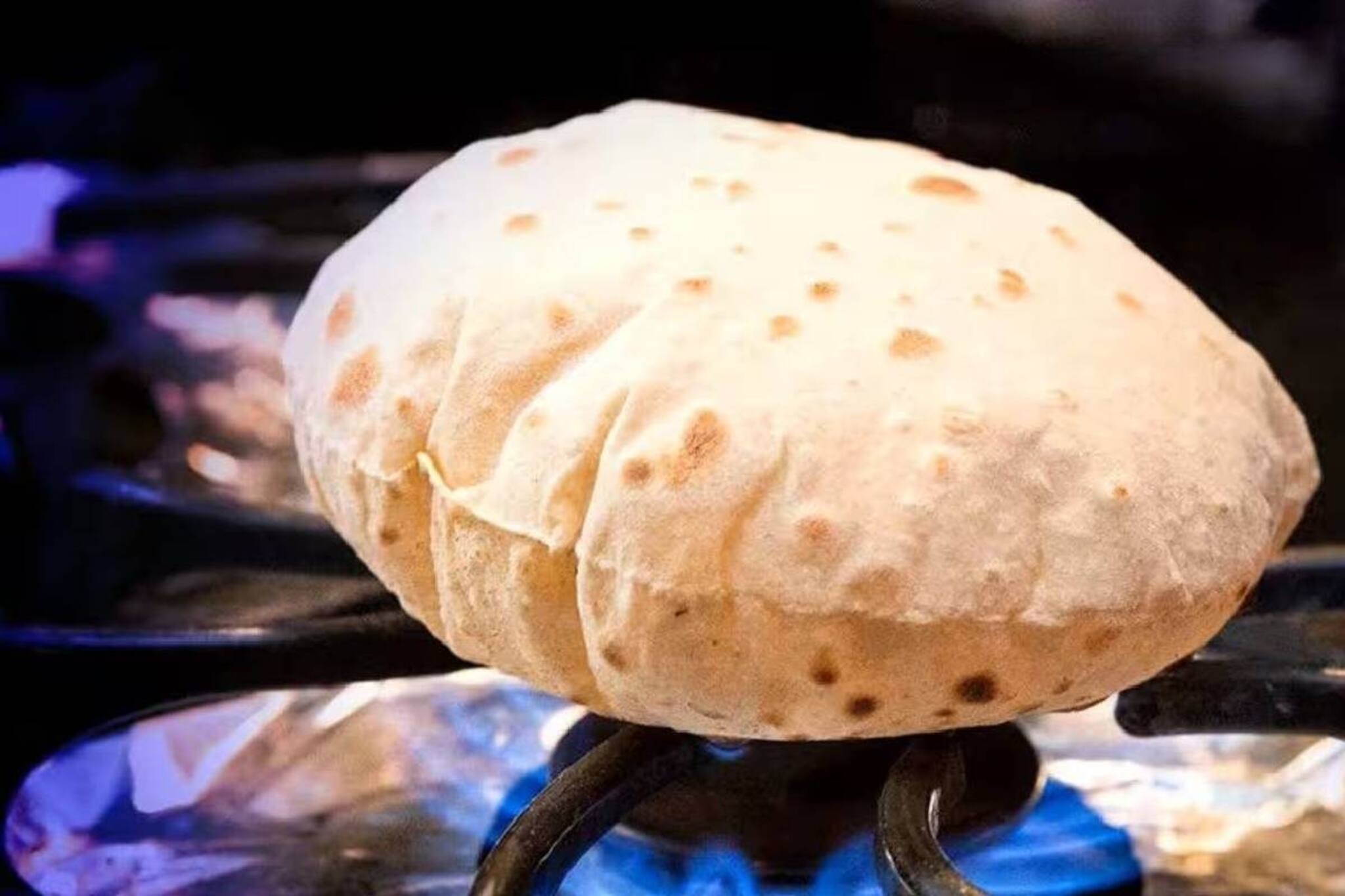 রুটি করার সময়ই হয়ে যেতে পারে সর্বনাশ! কোনও ভাবে এই ভুল করবেন না! জীবনে নেমে আসবে আঁধার