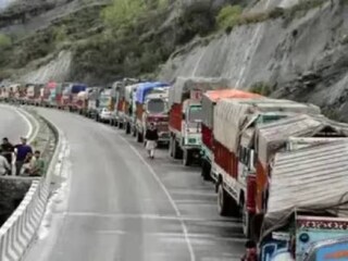 তিস্তার জলস্রোতেও এই রাস্তার ক্ষতি হয়েছে