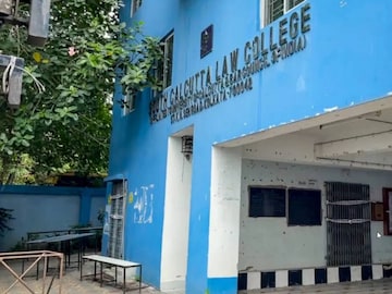 South Calcutta Law College: সাউথ ক্যালকাটা ল’ কলেজকাণ্ডে তদন্তের প্রয়োজনে এ বার নির্যাতিতাকে ঘটনাস্থলে নিয়ে গেল পুলিশ