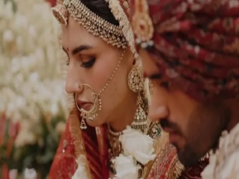 বর্তমানে তিনি এক বিজেপি সাংসদের সঙ্গে বিবাহবন্ধনে আবদ্ধ।