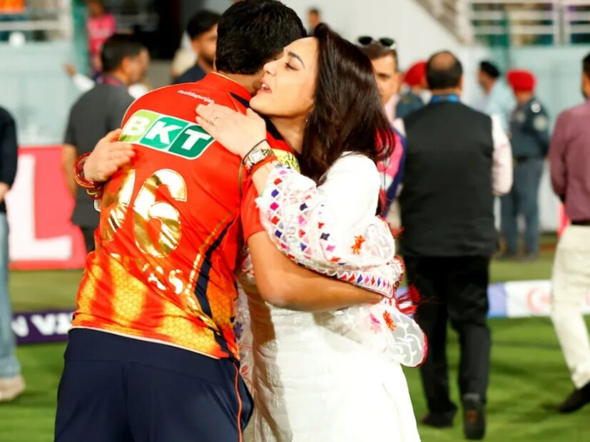 শ্রেয়সের পারফরম্যান্স সমালোচকদের মুখ বন্ধ করে দিয়েছে। কেকেআর তাকে ছেড়ে দেওয়ায় অনেকেই বিস্মিত হলেও, পাঞ্জাব তার উপর আস্থা রেখে সঠিক সিদ্ধান্ত নিয়েছে তা এবার প্রমাণিত হয়েছে। আইয়ার দেখিয়ে দিয়েছেন, সঠিক সুযোগ পেলে তিনি দলের নিয়ন্ত্রক হতে পারেন।