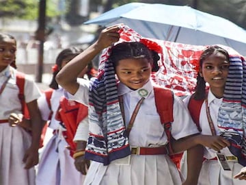 Primary School Timing Row: গরমে প্রাথমিক স্কুলের সময় নিয়ে দড়ি টানাটানি পর্ষদ ও জেলার! ‘আইনের বাইরে কেউ না’, কড়া অবস্থান পর্ষদের Primary School Timing Row: গরমে প্রাথমিক স্কুলের সময় নিয়ে দড়ি টানাটানি পর্ষদ ও জেলার! ‘আইনের বাইরে কেউ না’, কড়া অবস্থান পর্ষদের