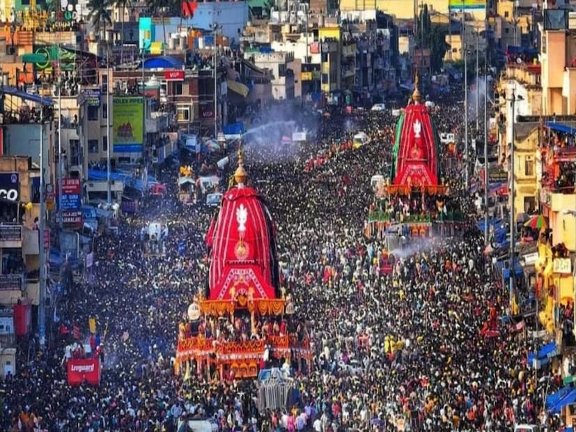 *পুরীর রথযাত্রার সবচেয়ে বড় বৈশিষ্ট্য হল, এতে কোনও ভেদাভেদ নেই। ধর্ম-বর্ণ-দেশ নির্বিশেষে যে কেউ রথ টানতে পারেন। শর্ত একটাই, তার মন সত্যিকারের অনুভূতিতে পরিপূর্ণ। বিশ্বাস করা হয়, রথের দড়ি যিনি টানেন তিনি জীবন-মৃত্যুর চক্র থেকে মুক্তি পেয়ে মুক্তির দিকে এগিয়ে যান। সংগৃহীত ছবি। 