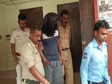 Purulia Housewife Murder: সম্পর্ক রাখতে চাপ প্রেমিকার, বাড়িতে একা পেয়েই…রঘুনাথপুরে গৃহবধূ খুনের কিনারা, সুরাত থেকে ধৃত প্রেমিক! Purulia Housewife Murder: সম্পর্ক রাখতে চাপ প্রেমিকার, বাড়িতে একা পেয়েই…রঘুনাথপুরে গৃহবধূ খুনের কিনারা, সুরাত থেকে ধৃত প্রেমিক!