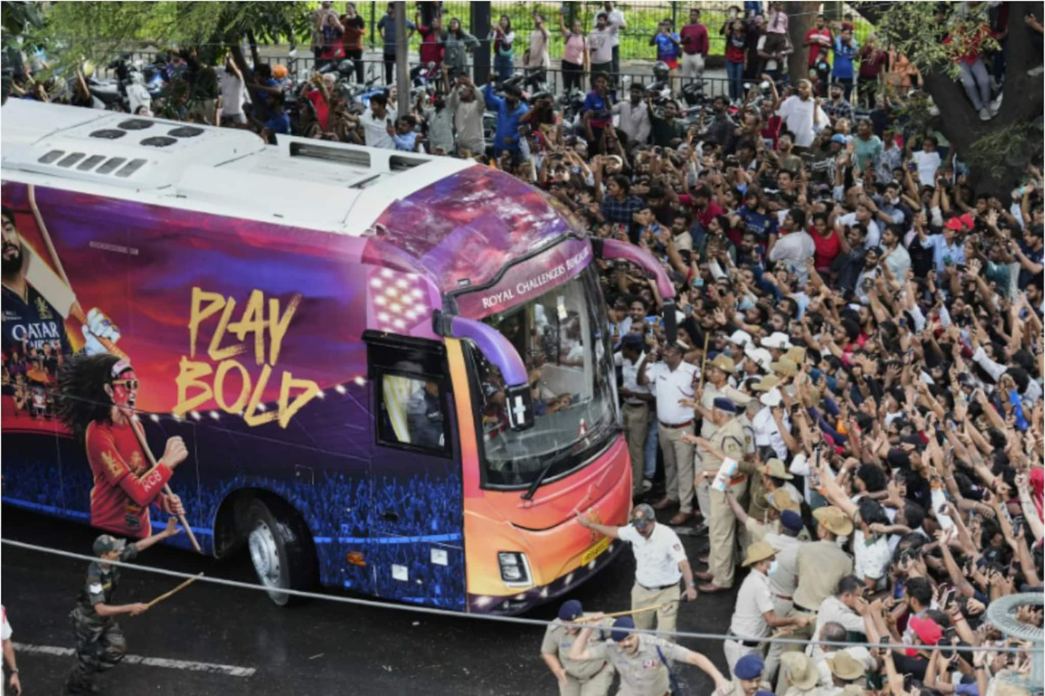 বড় ধাক্কা খেল আরসিবি! পদপিষ্টের ঘটনার জন্য আইপিএল জয়ীদের দায়ী করল ট্রাইব্যুনাল