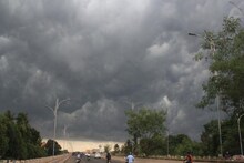 হাতে সময় নেই,ধেয়ে আসছে দামাল ঝোড়ো হাওয়া,কিছুক্ষনেই তুমুল ঝড়বৃষ্টি,আবহাওয়ার আবহাওয়ার আপডেট