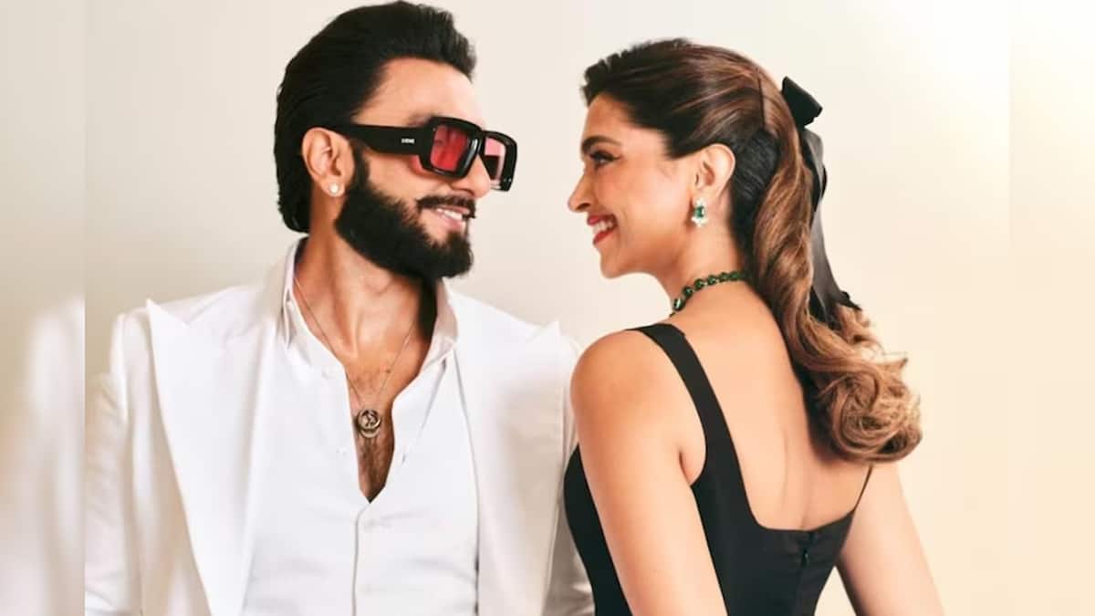 প্রথমবার প্রকাশ্যে আনলেন কন্যার মুখ! দীপাবলির ছবিতে বড় চমক দীপিকা-রণবীরের প্রথমবার প্রকাশ্যে আনলেন কন্যার মুখ! দীপাবলির ছবিতে বড় চমক দীপিকা-রণবীরের