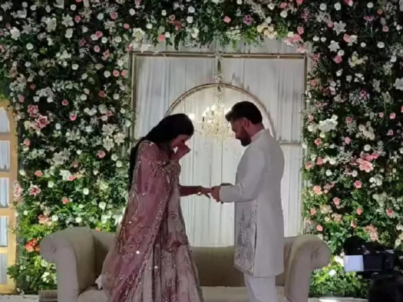 ভিডিওতে দেখা যায় যে স্টেজে রিঙ্কু এবং প্রিয়া খুবই খুশি। যখন রিঙ্কু প্রিয়ার আঙুলে আংটি পরিয়ে দেন তখন প্রিয়া আবেগপ্রবণ হয়ে পড়েন এবং তাঁর চোখে আনন্দাশ্রু দেখা যায়।
