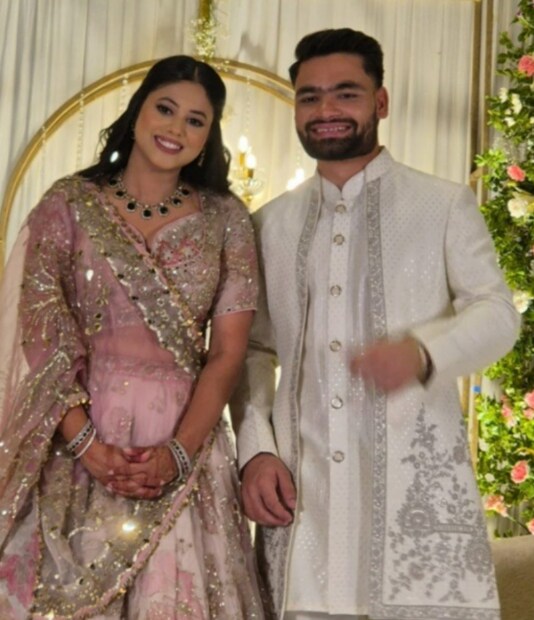 রিঙ্কু ও প্রিয়ার বাগদানে প্রাক্তন ক্রিকেটার প্রবীণ কুমার, পীযূষ চাওলা এবং উত্তর প্রদেশ রঞ্জি দলের অধিনায়ক আর্যন জুয়াল-এর মতো বড় নামেরা উপস্থিত ছিলেন। 