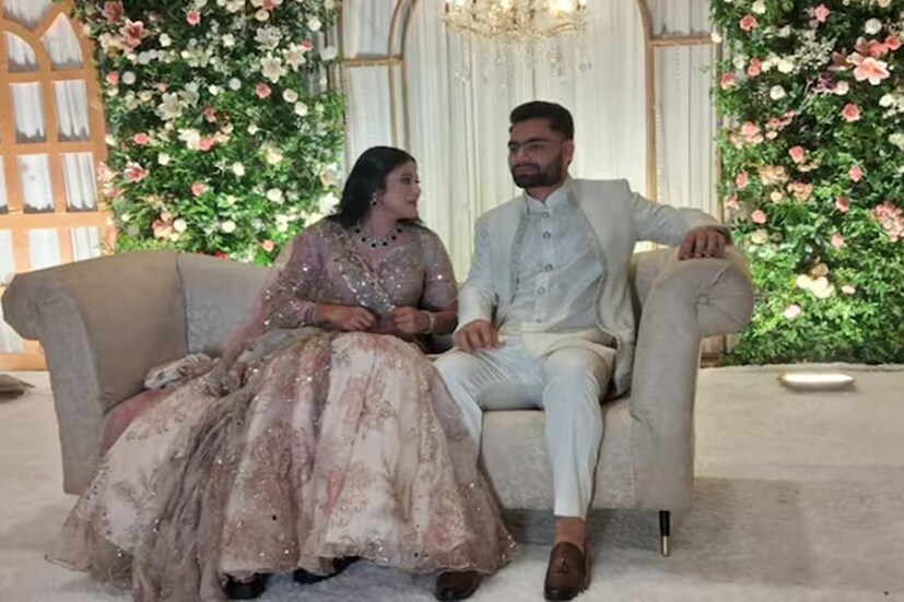 রিঙ্কুর হবু স্ত্রী প্রিয়া সরোজ উত্তর প্রদেশের জৌনপুরের সাংসদ। তিনি ২০২৪ সালে সমাজবাদী পার্টির টিকিটে সাংসদ হন। তাঁর বাবা তুফানি সরোজ সমাজবাদী পার্টির বিধায়ক এবং তিনি অতীতে সইদপুর ও মছলি শহরের সাংসদ ছিলেন। দু’জনের মধ্যে দেখাশোনা করে বিয়ে হচ্ছে এবং বিয়েটা সাধারণভাবেই হবে বলে জানানো হয়েছে।