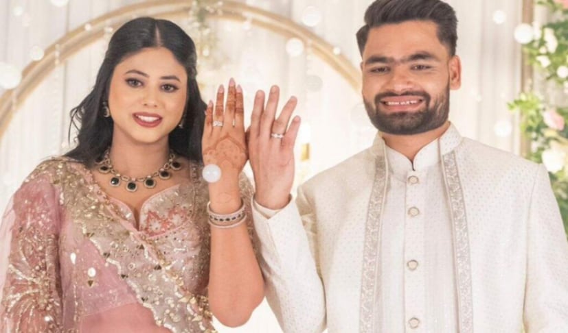 রিপোর্টে প্রকাশ, এই বিয়েতে অনেক রাজনীতিক, অভিনেতা এবং উদ্যোগপতিরা উপস্থিত থাকবেন। উত্তর প্রদেশের অন্যতম বড় ইভেন্ট রিঙ্কুর বিয়ে হতে চলেছে বলে মনে করা হচ্ছে। কারণ রিঙ্কু ও প্রিয়া দু’জনেই জনপ্রিয়। তবে তাঁদের বিয়ে পিছিয়ে যাওয়াতে কিছুটা হলেও হতাশ ফ্যানেরা ৷