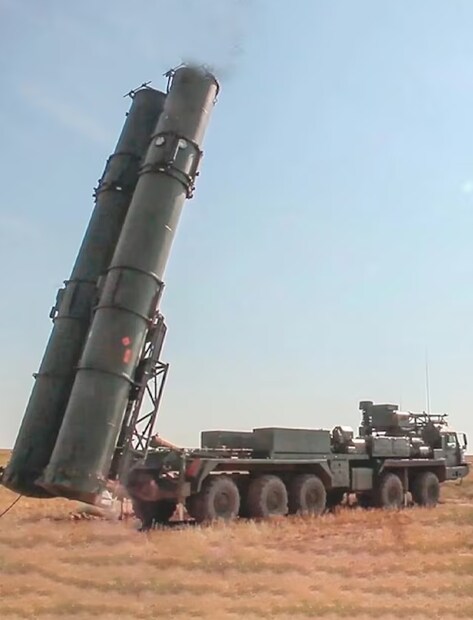 S-500 Prometheus সিস্টেমে এই ধরনের অত্যাধুনিক প্রযুক্তি ব্যবহার করা হয়েছে। S-500 কেবল হাইপারসনিক ক্ষেপণাস্ত্র ধ্বংস করতে সক্ষম নয়, এর অত্যাধুনিক রাডার সিস্টেম স্টিলথ ফাইটার জেট ট্র্যাক করতে এবং তাদের আক্রমণকে নিষ্ক্রিয় করতেও সক্ষম। কিছু বিশেষজ্ঞ এও বলেছেন যে S-500 আকাশে পঞ্চম প্রজন্মের স্টিলথ ফাইটার জেটও ধ্বংস করতে পারে। ভারত যদি রাশিয়ার সঙ্গে এটি অর্জনের জন্য চুক্তি করে, তবে এটি চিন এবং পাকিস্তানের জন্য একটি বড় সমস্যার কারণ হবে। কেন না, চিন নিজেও আকাশ আক্রমণ প্রতিরোধের জন্য রাশিয়ান বিমান প্রতিরক্ষা ব্যবস্থা ব্যবহার করে। ভারত বর্তমানে দেশীয় প্রযুক্তির সঙ্গে তৈরি রাশিয়ান S-400 ট্রায়াম্ফ বিমান প্রতিরক্ষা ব্যবস্থা ব্যবহার করছে।