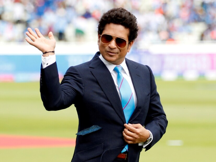ভারতীয় ক্রিকেটে তিনি ঈশ্বর। শুধু কিংবদন্তি বললে বোধ হয় তাঁকে কম বলা হবে। সেই সচিন তেন্ডুলকরের ব্যক্তিগত জীবনের কালিমা নিয়ে কখনও একটি শব্দও শোনা যায় না। তবে গত কয়েকদিন ধরে সচিনের ব্যাপারে একটি ব্যাপার বেশ শোনা যাচ্ছে সোশ্যাল মিডিয়ায়। 