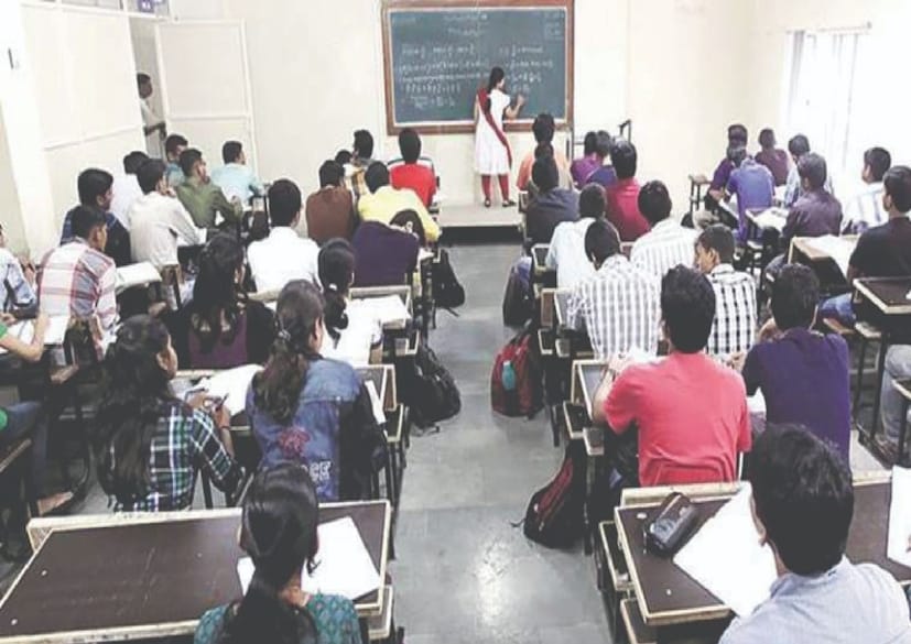 সন্ধেয় ৩৪ পাতার রিপোর্টে বিশদে জানানো হয়, কারা অযোগ্য।