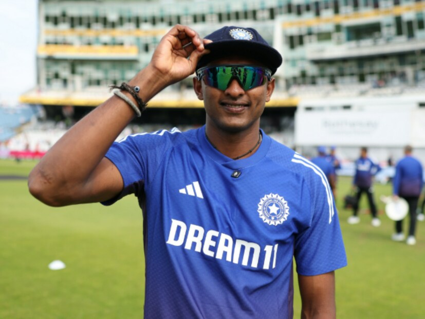 সাই সুদর্শন আইপিএল ২০২৫-এ অরেঞ্জ ক্যাপ জিতলেও, অভিষেক শর্মা ও সঞ্জু স্যামসনের উপস্থিতি, এবং শুভমান গিল স্কোয়াডে থাকায় তাঁরও এশিয়া কাপে জায়গা পাওয়া কঠিন। 