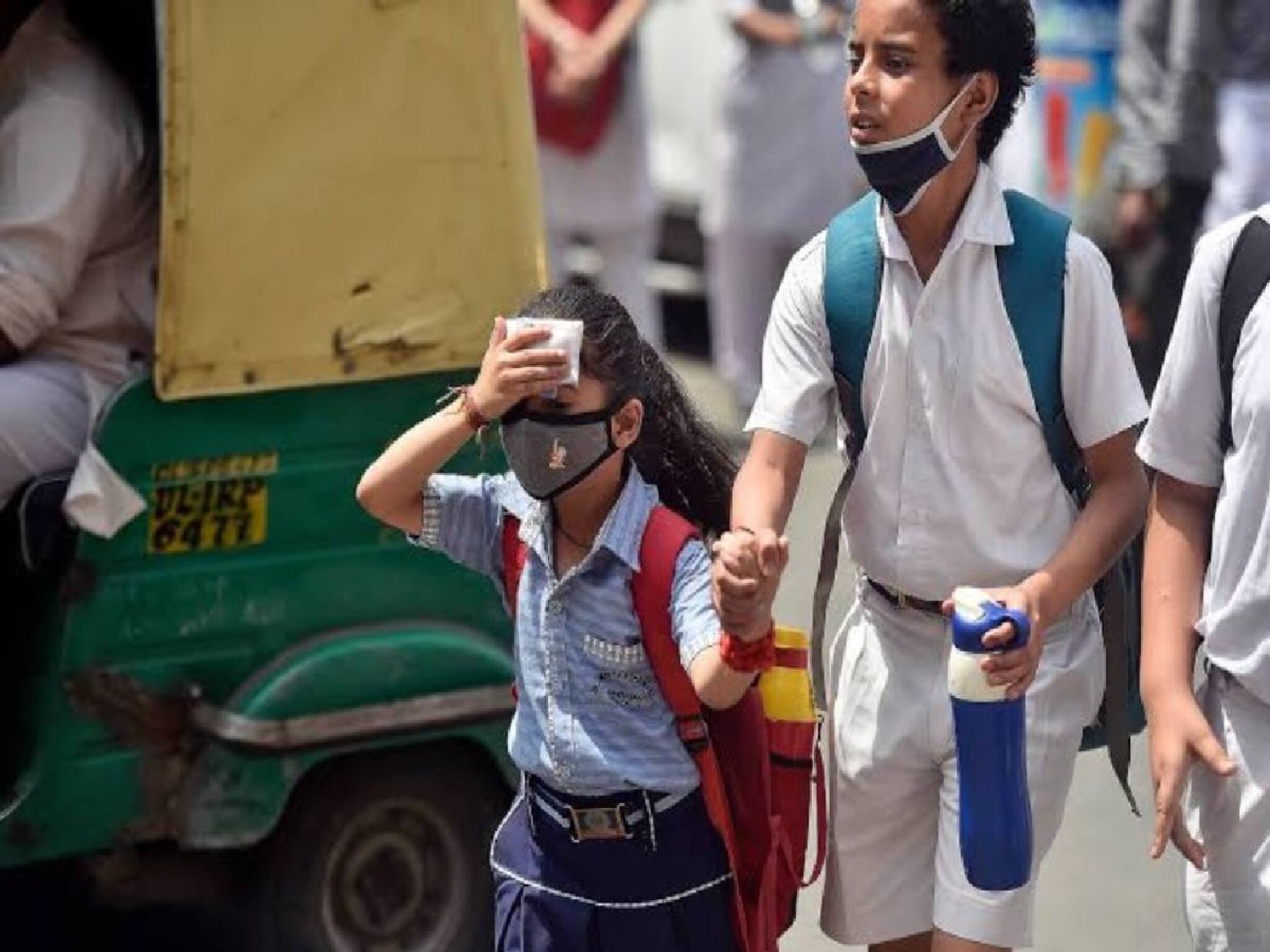 Summer Vacation School Reopening: গরমের ছুটি শেষ-সোমে খুলছে স্কুল, কিন্তু বাড়ছে করোনা-কমেনি গরম! ছুটি কি বাড়বে?