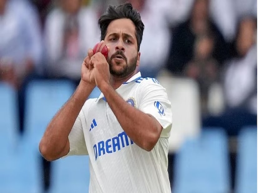 এই পরিস্থিতিতে কুলদীপ যাদবকে দলে রাখা হতে পারে একটি কৌশলগত সিদ্ধান্ত। যদি কুলদীপ খেলেন, তবে শার্দুল ঠাকুরকে তৃতীয় পেসার হিসেবে খেলানো হতে পারে। তবে জাদেজা ও কুলদীপ খেললে তিন পেসারে ভরসা রাখবে ভারত।