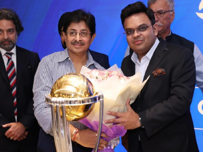 এবার স্নেহাশিস গঙ্গোপাধ্যায়ের শরীর খারাপ৷ এবং সেই শরীর এতটাই খারাপ হয় যে যন্ত্রণা সহ্য করতে না পেরে তাঁকে হাসপাতালে পাঠানো হয়৷