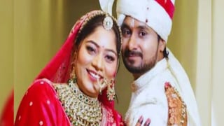 বিয়ের পর রাজার সঙ্গে সোনম৷ 