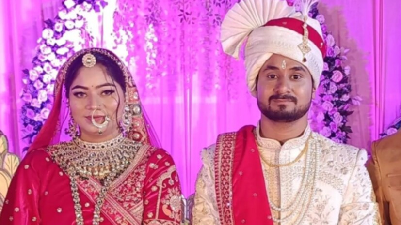 কিছুদিন আগেই বাংলায় তোলপাড় ফেলে দিয়েছিল ট্রলিব্যাগ কেস। এখানে আত্মীয়াকে হত্যার পর তাঁর দেহ ট্রলিব্যাগে লোপাট করতে গিয়ে হাতেনাতে ধরা পরে যায় মা-মেয়ে। এবার মেঘালয়ের রাজা রঘুবংশী হত্যা মামলাতেও একটি স্যুটকেস উঠে এসেছে যা একেবারে ১৮০ ডিগ্রি ঘুরিয়ে দিয়েছে ঘটনা প্রক্রিয়াকে।