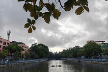 কলকাতা-সহ দক্ষিণের সব জেলায় ভারী বর্ষণ, উত্তরবঙ্গে কেমন থাকবে আবহাওয়া?