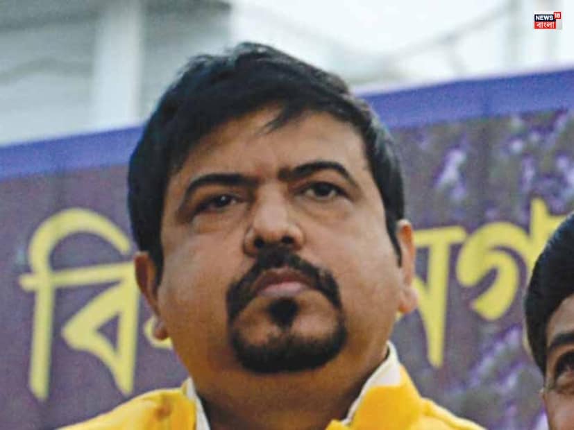 সূত্রের খবর, সুজিত বসুর অফিস BC ব্লকেও হানা দিতে পারে কেন্দ্রীয় গোয়েন্দাদের আধিকারিকরা। এরইমধ্যে পুর নিয়োগ দুর্নীতি মামলায় সিএ দীপক দে, সঞ্জয় পোদ্দার অডিটরের বাড়িতেও তল্লাশি চালাচ্ছে টিম ইডি। সুজিত বসুর অফিসের নিরাপত্তারক্ষীদের ডেকে পাঠানো হয়েছে।