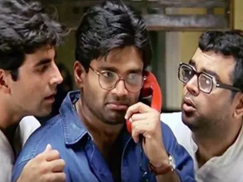‘হেরা ফেরি ৩’-এ কাজ করতে অস্বীকার: পরেশ রাওয়াল এবং সুনীল শেঠি একসঙ্গে বেশ কিছু ছবিতে কাজ করেছেন। তাঁদের স্মরণীয় ছবিগুলির মধ্যে অন্যতম হল ‘হেরা ফেরি’। যা মুক্তি পেয়েছিল ২০০০ সালে। ওই ছবিতে ‘বাবু ভাই’ (বাবুরাও গণপত রাও আপ্তে)-এর চরিত্র দুর্ধর্ষ ভাবে জীবন্ত করে তুলেছিলেন পরেশ রাওয়াল। এই বাবু ভাইয়ের বাড়িতেই ভাড়া থাকেন রাজু (অক্ষয় কুমার) এবং শ্যাম (সুনীল শেঠি)। 