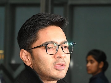 Abhishek Banerjee: কলকাতায় ফিরলেন অভিষেক, থাকবেন না জয়শঙ্করের ডাকা সর্বদলীয় বৈঠকে! জানালেন কারণ Abhishek Banerjee: কলকাতায় ফিরলেন অভিষেক, থাকবেন না জয়শঙ্করের ডাকা সর্বদলীয় বৈঠকে! জানালেন কারণ