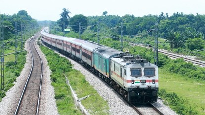 * কাঞ্চনজঙ্ঘা থেকে উদয়পুর সিটি, ঘুরে আসুন নিশ্চিন্তে 