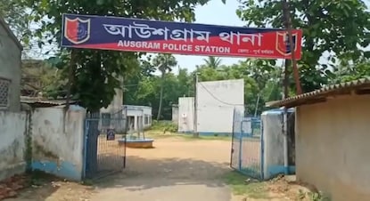 Bardhaman News: খাবার-টাকা চুরির অপবাদ, নির্মম মার কিশোরকে! গ্রেফতার তৃণমূল নেতা Bardhaman News: খাবার-টাকা চুরির অপবাদ, নির্মম মার কিশোরকে! গ্রেফতার তৃণমূল নেতা