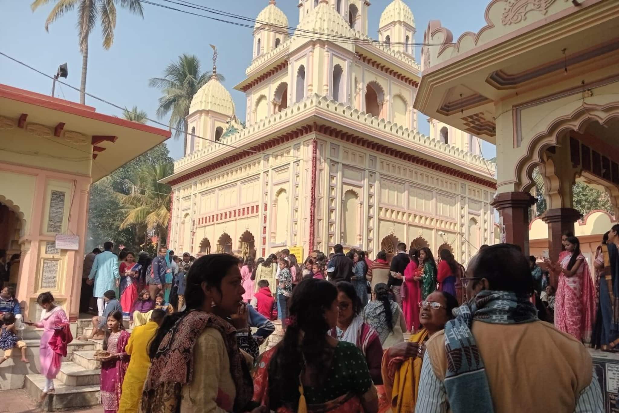 ছিঃ ছিঃ ! সন্ধে নামলেই শুরু...! সর্বমঙ্গলা মন্দির চত্বরে এসব কী হচ্ছে? শুনলে আঁতকে উঠবেন