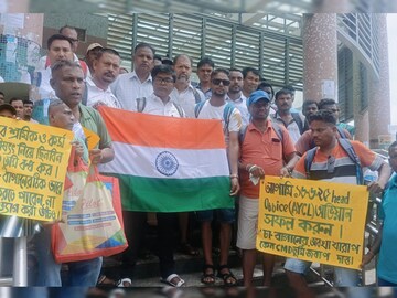 কবে ভাঙবে চা বাগানের অচলায়তন, কলকাতায় বিক্ষোভ চা শ্রমিকদের কবে ভাঙবে চা বাগানের অচলায়তন, কলকাতায় বিক্ষোভ চা শ্রমিকদের